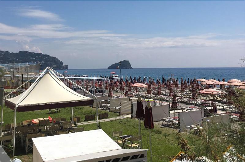 Hotel Mediterranee Spotorno Exterior photo